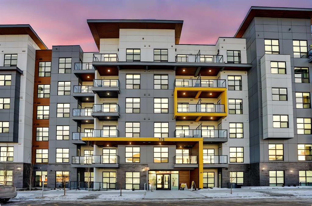 214-370 Dieppe Drive SW, Currie Barracks