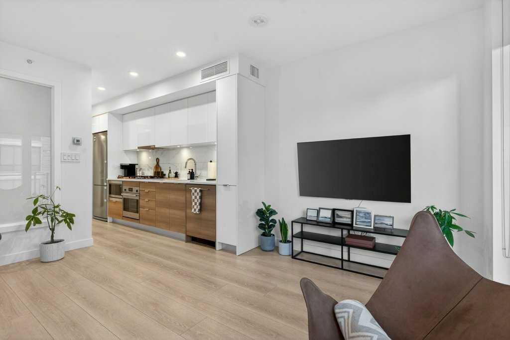 503-108 Waterfront Court SW, Chinatown