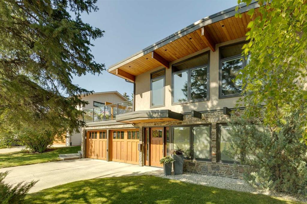 8 Vardana Place NW, Varsity