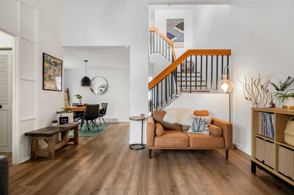 55 Coach Gate Way SW, Coach Hill