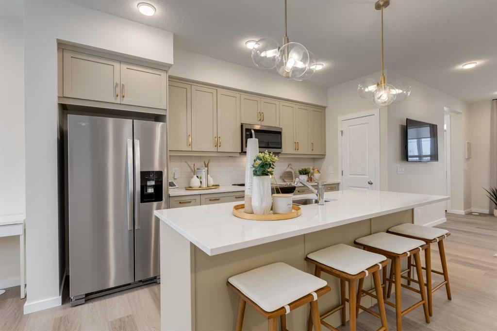 585 Savanna Drive NE, Saddle Ridge