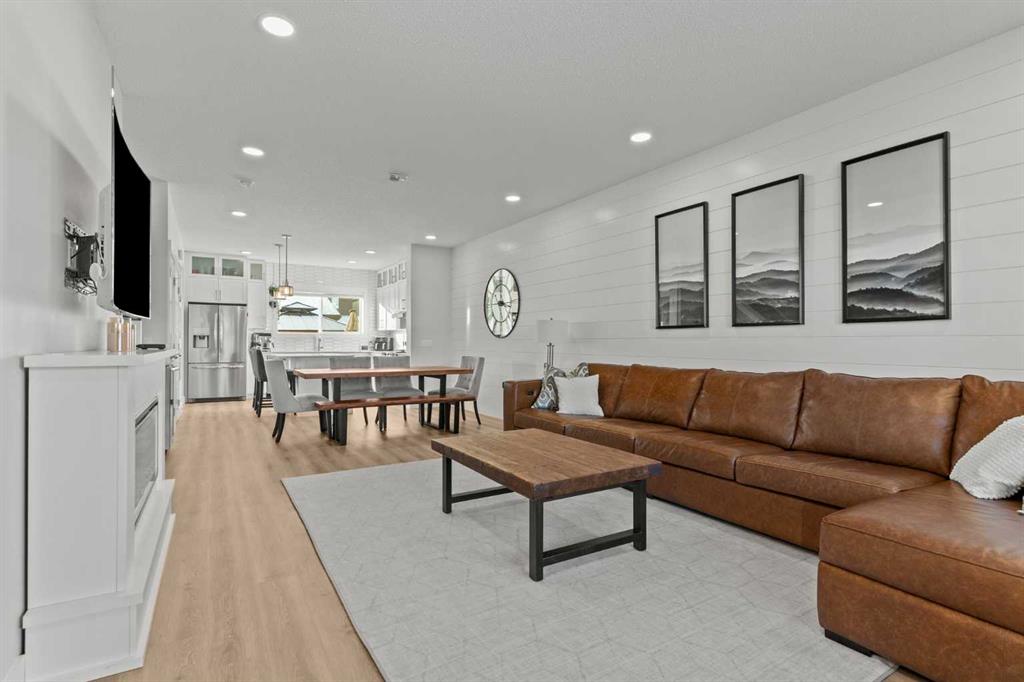 47 Wolf Willow Boulevard SE