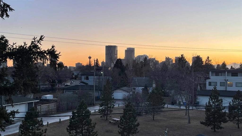 1119 Regal Crescent NE