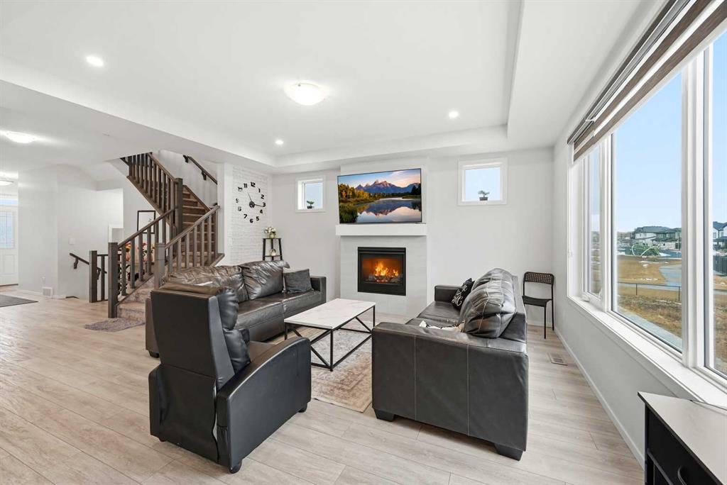 717 Windrow Manor SW