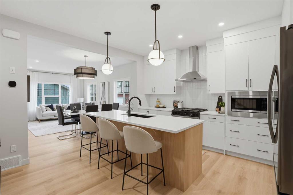 76 Buffaloberry Manor SE