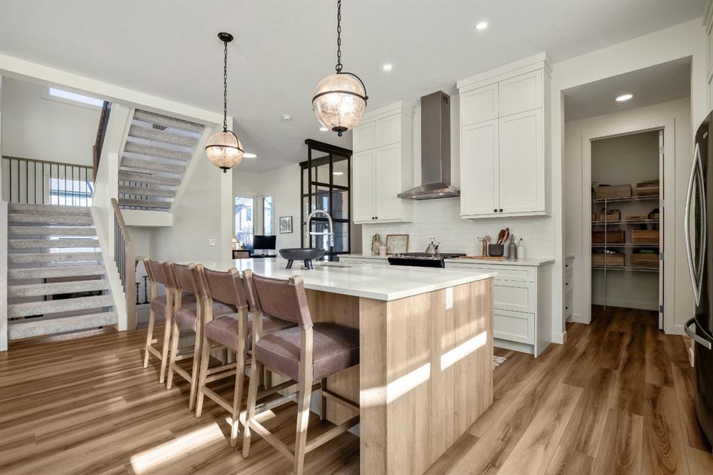 35 Bluerock Avenue SW, Alpine Park