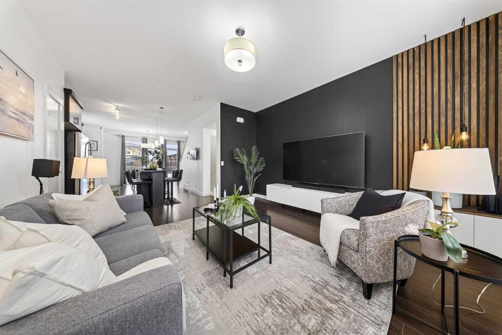 404 Redstone View NE, Redstone