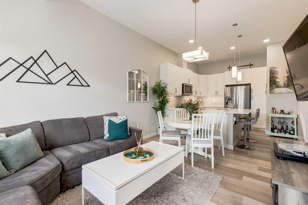 212 Crestbrook Common SW