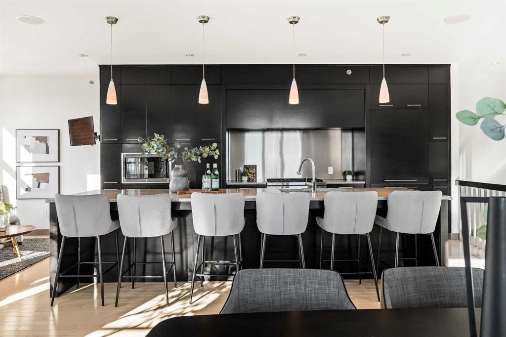 101 Aspen Meadows Hill SW, Aspen Woods