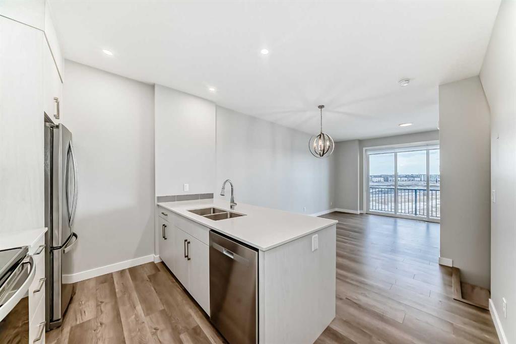 112 Evanscrest Square NW, Evanston