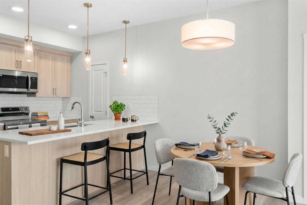 2411-33 Carringham Gate NW, Carrington