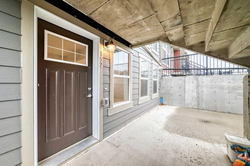 152 Cranbrook Square SE, Cranston