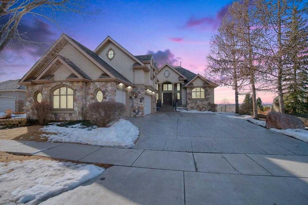 8 Mt Douglas Point SE