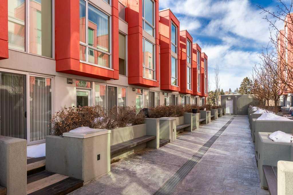 203-2717 17 Street SW