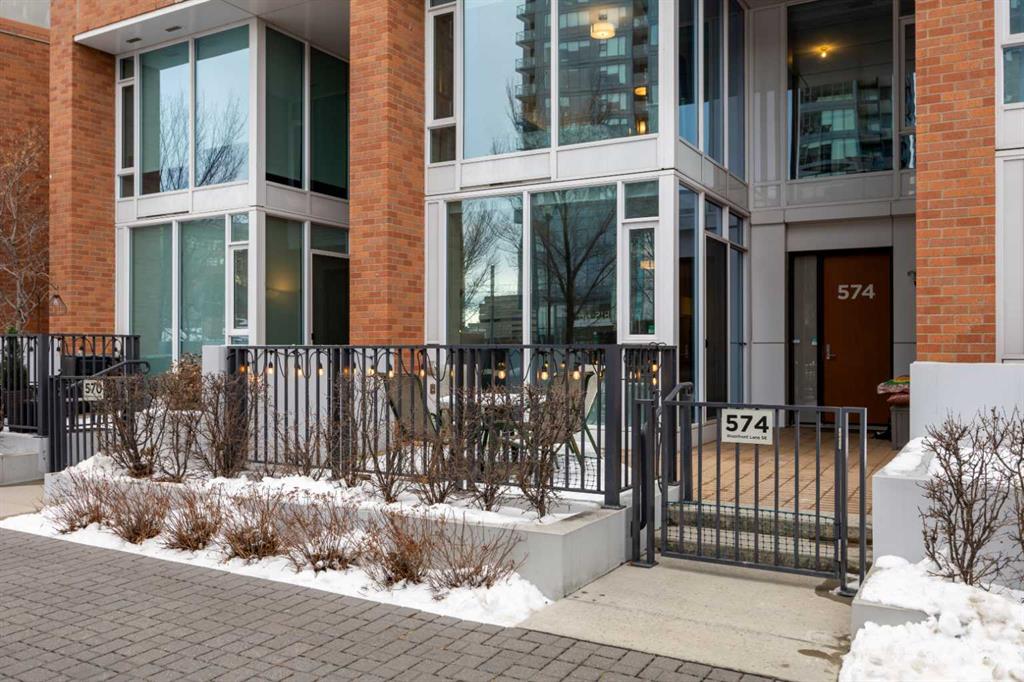 574 Riverfront Lane SE