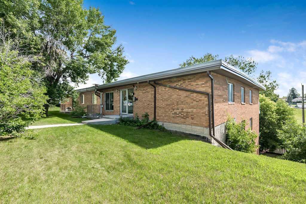 205-4328 4 Street NW