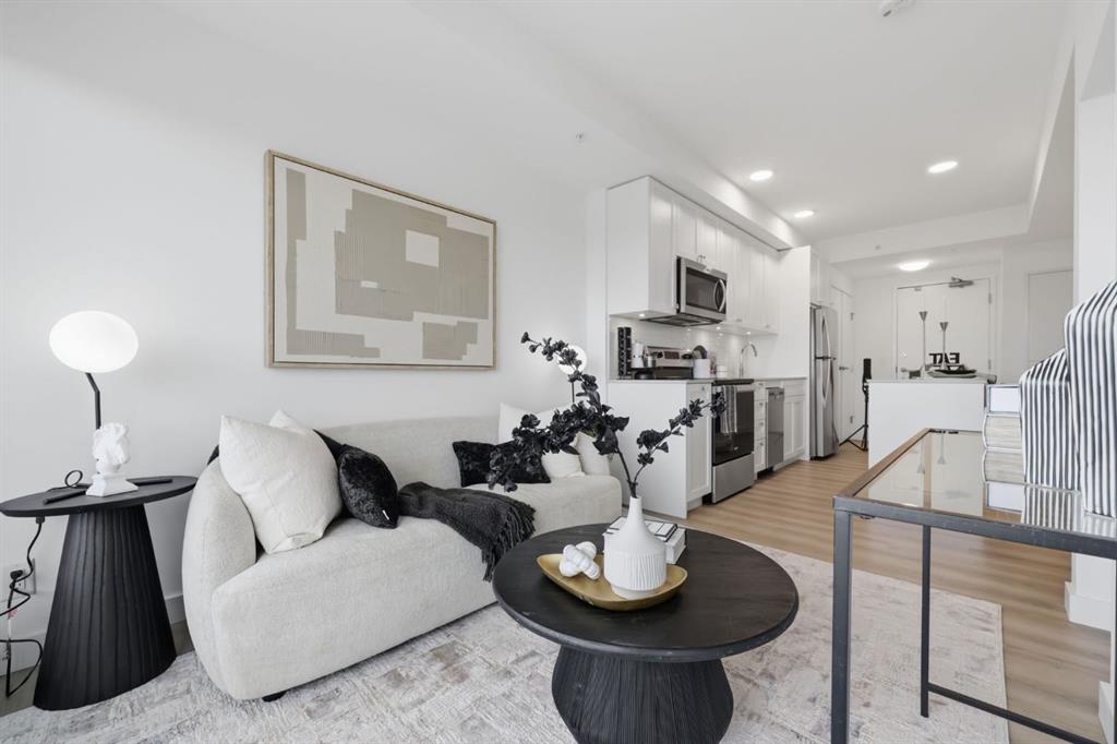 1214-123 4 Street NE