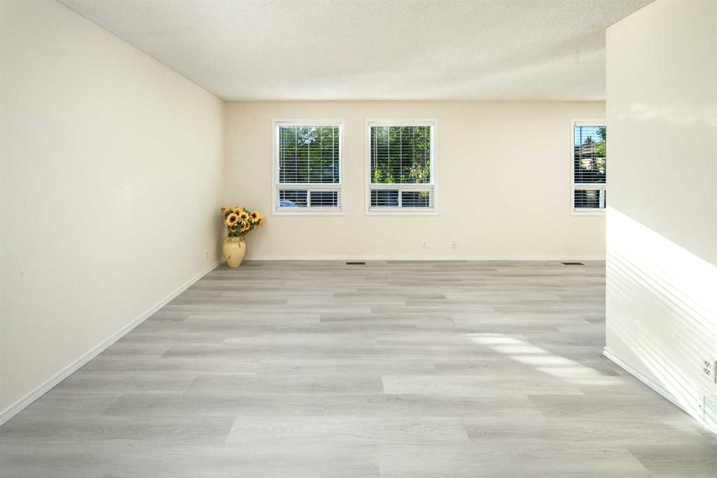 20 Bernard Way NW, Beddington Heights