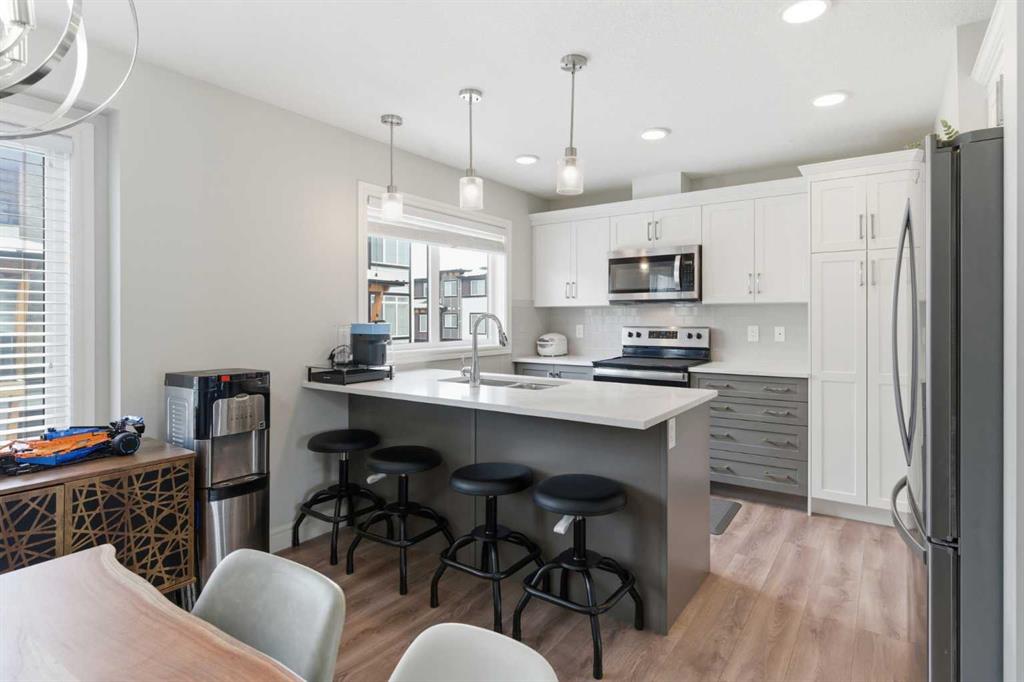 580 Savanna Boulevard NE, Saddle Ridge