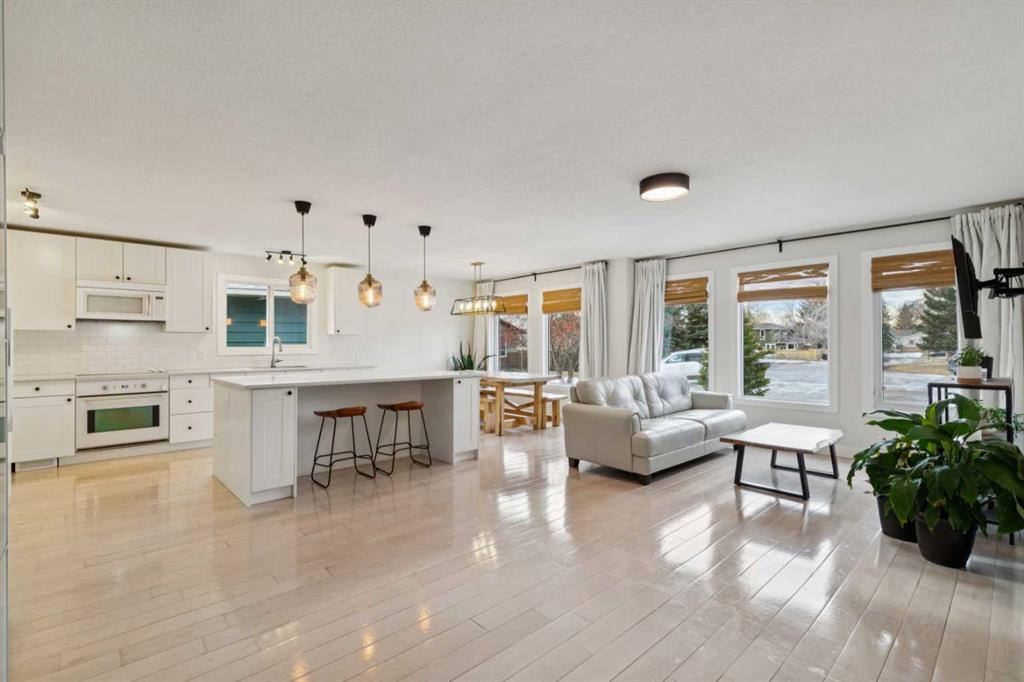 44 Shawcliffe Bay SW, Shawnessy