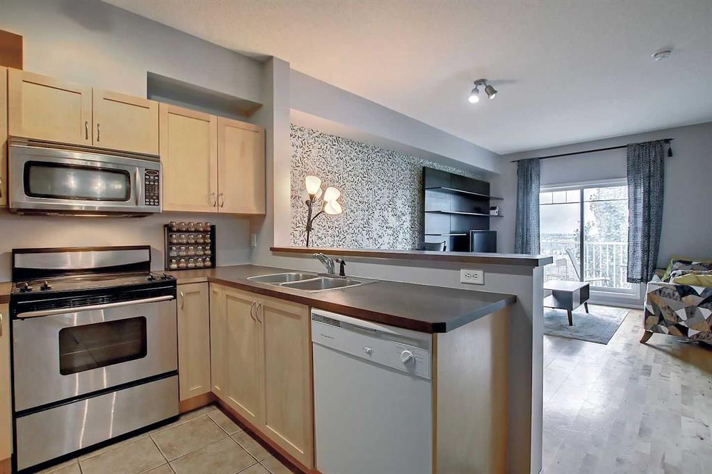 9303-70 Panamount Drive NW