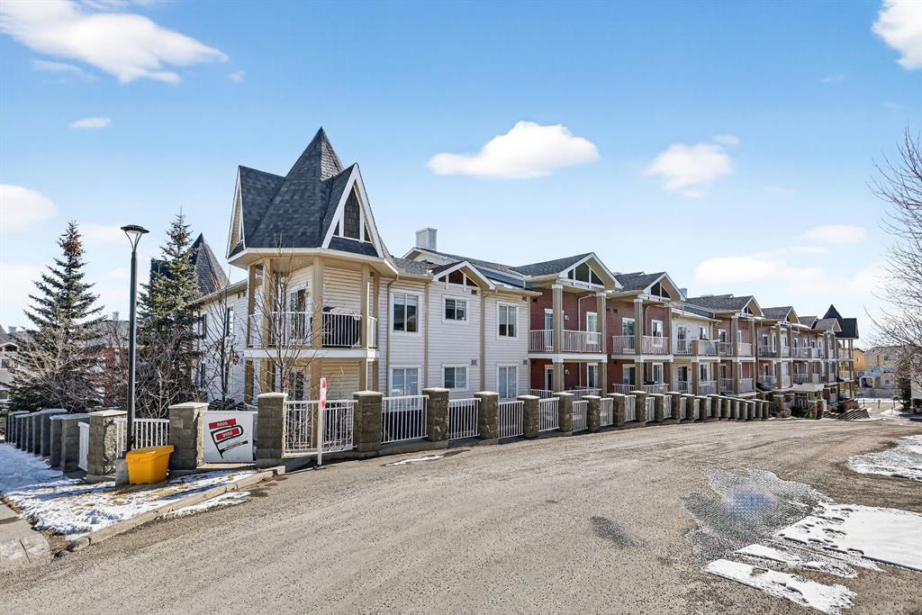 8206-70 Panamount Drive NW, Panorama Hills