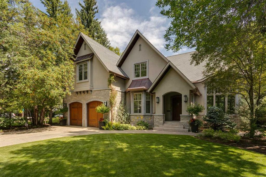 2704 Montcalm Crescent SW