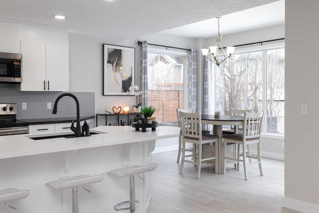 86 Cougarstone Court SW