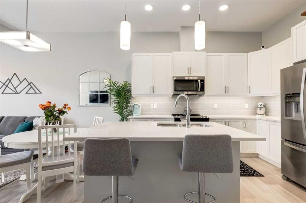 212 Crestbrook Common SW