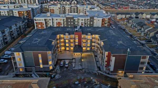 2221-15 Skyview Point Crescent NE