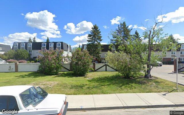 Lowery Gardens, 204-328 Cedar Crescent SW