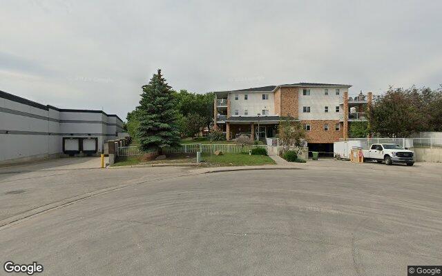 Sunrise Pointe, 210-165 Manora Place NE