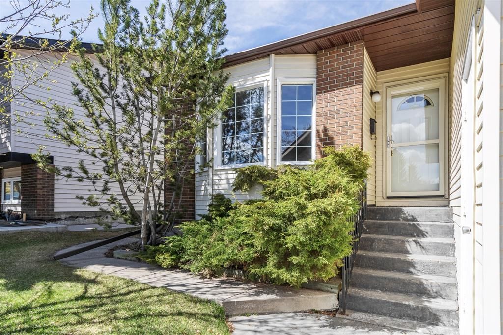 I have sold a property at 15 Macewan Park WAY NW in Calgary
